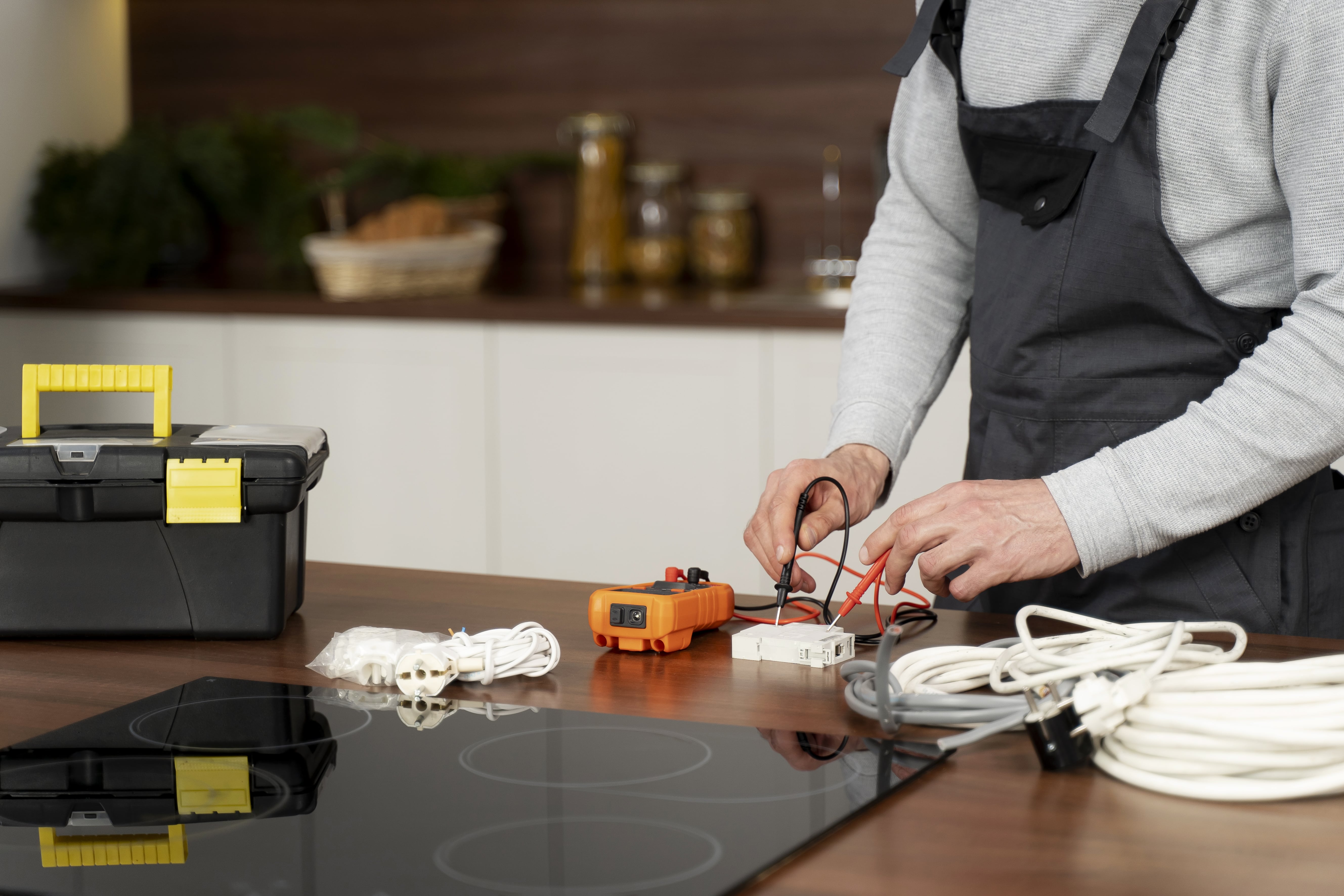 Técnico especializado con repuestos originales
